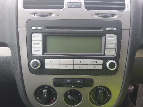 VOLKSWAGEN GOLF MATCH TDI 105 MK5 A5 1K STEREO RADIO CD PLAYER